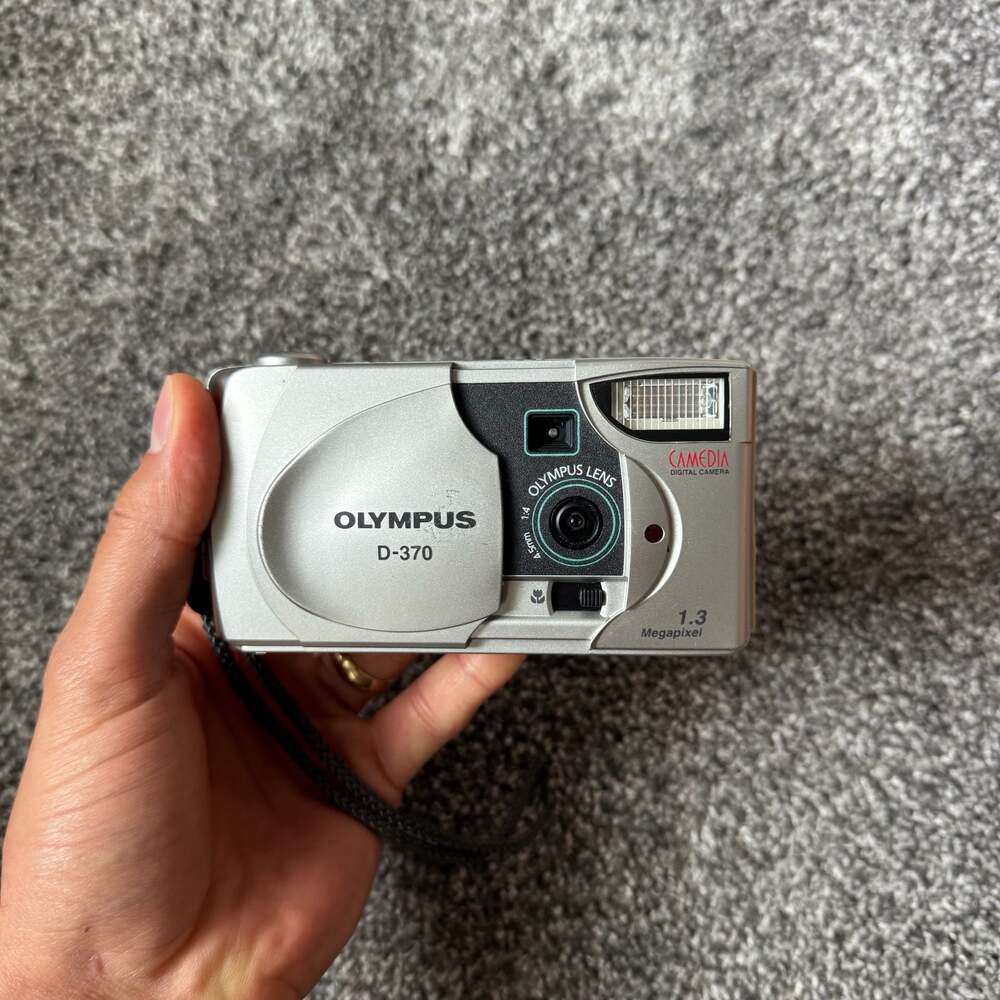 Olympus Camedia D-370 1.3MP Digital Camera – Untested – Y2K Digicam
